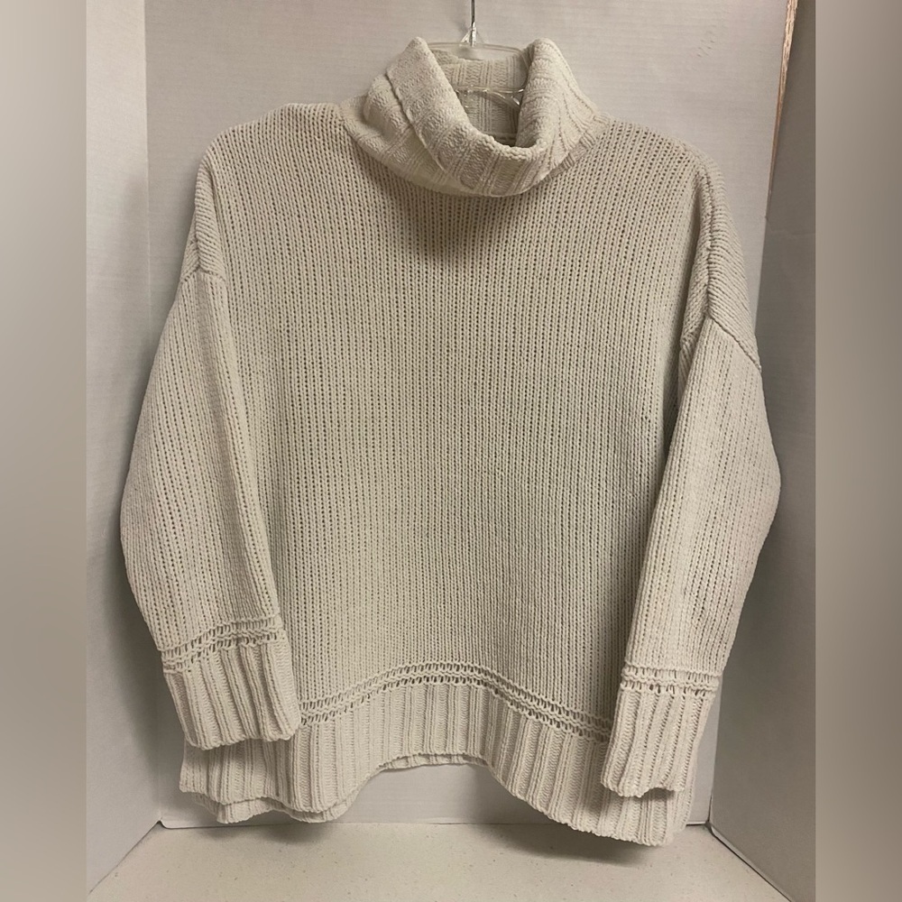Aerie Oversized Cream Knit Turtleneck Chenille Knit Sweater Size M